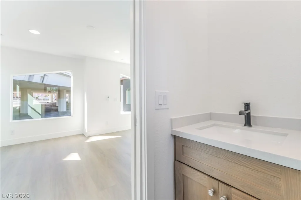 350 13th, Las Vegas, NV 89101