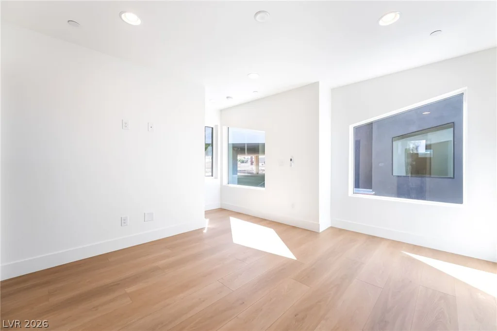 350 13th, Las Vegas, NV 89101