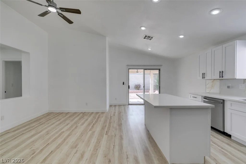 9643 Riding Ridge, Las Vegas, NV 89123