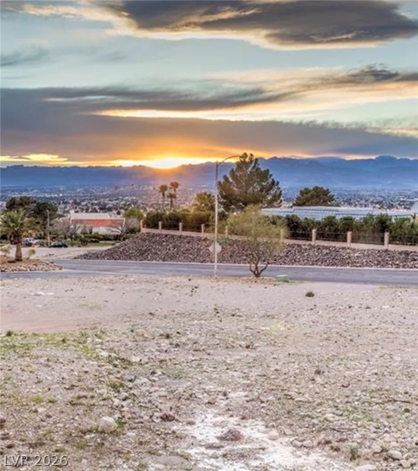 6881 Mountridge, Las Vegas, NV 89110