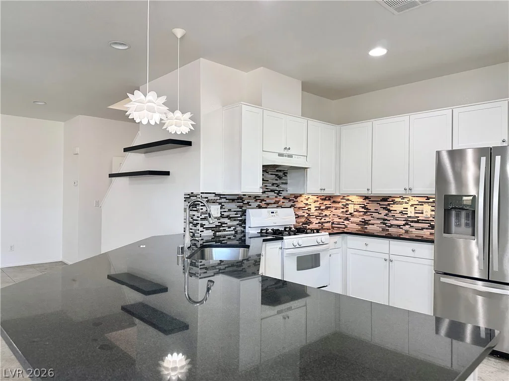 9830 Colenso, Las Vegas, NV 89148