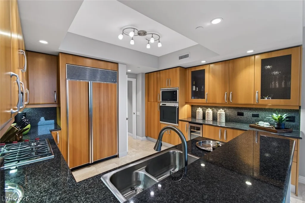 2747 Paradise, Las Vegas, NV 89109