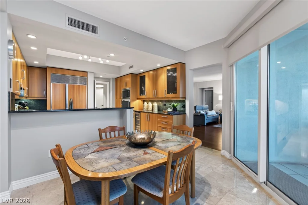 2747 Paradise, Las Vegas, NV 89109
