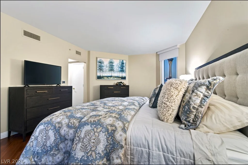 2747 Paradise, Las Vegas, NV 89109