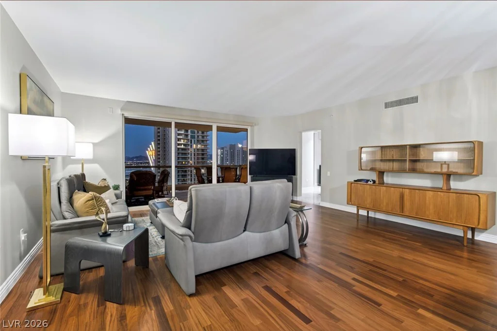 2747 Paradise, Las Vegas, NV 89109