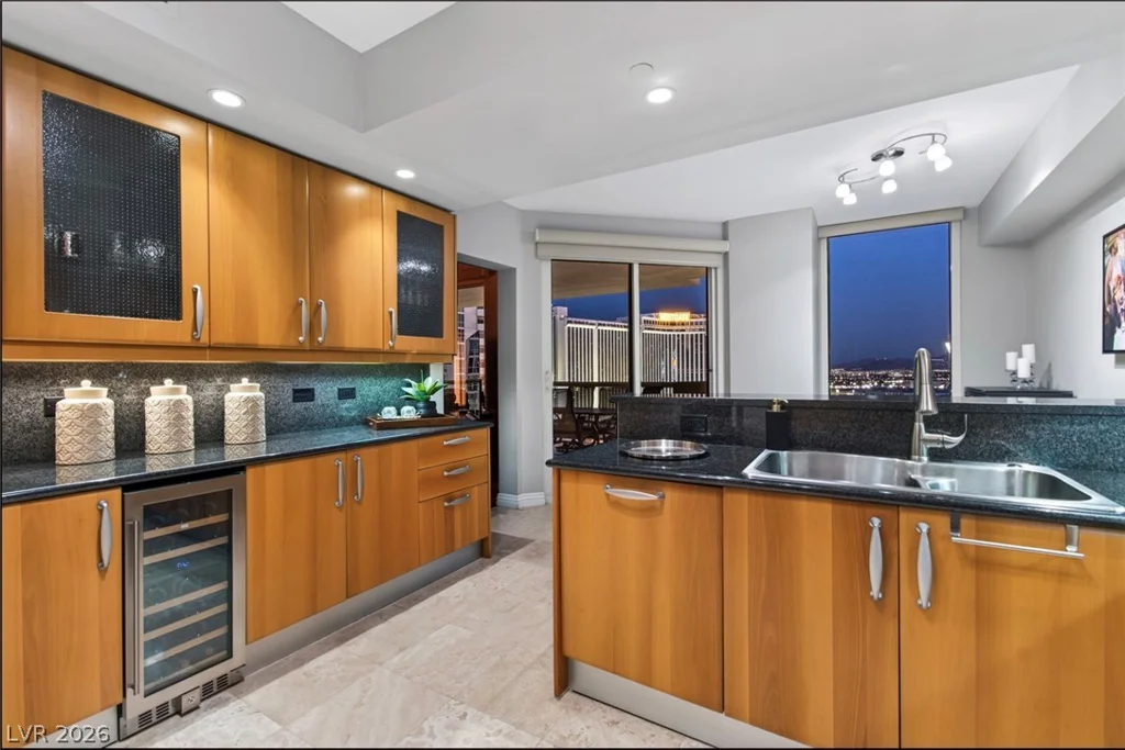 2747 Paradise, Las Vegas, NV 89109