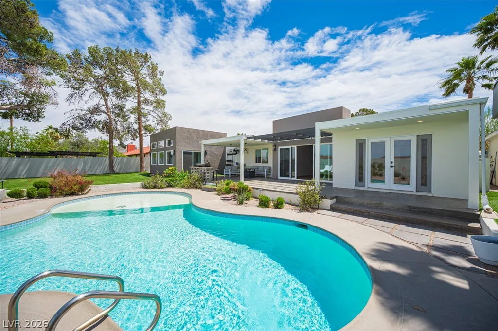 330 Country Club, Henderson, NV 89015