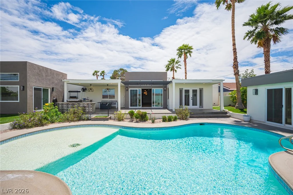 330 Country Club, Henderson, NV 89015