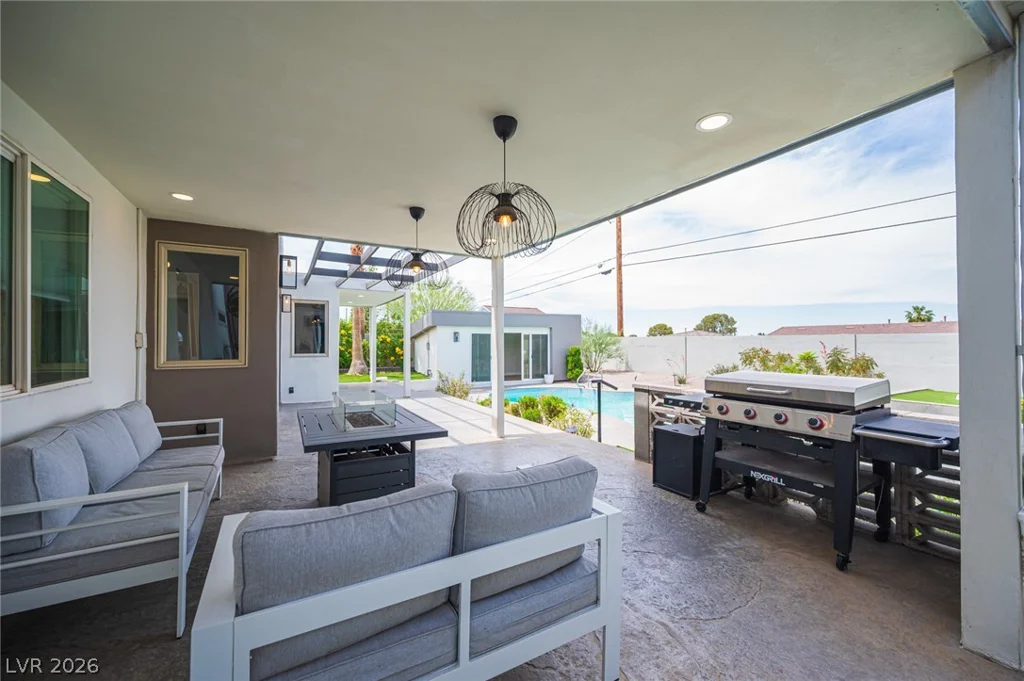 330 Country Club, Henderson, NV 89015