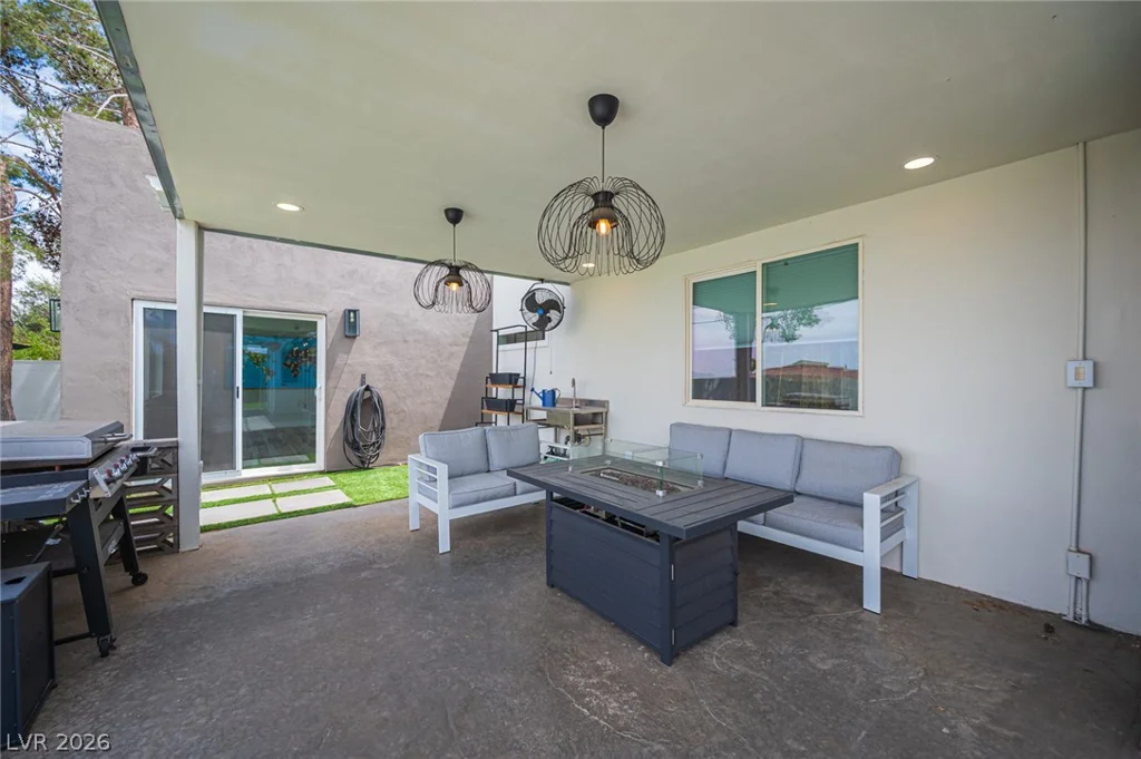 330 Country Club, Henderson, NV 89015