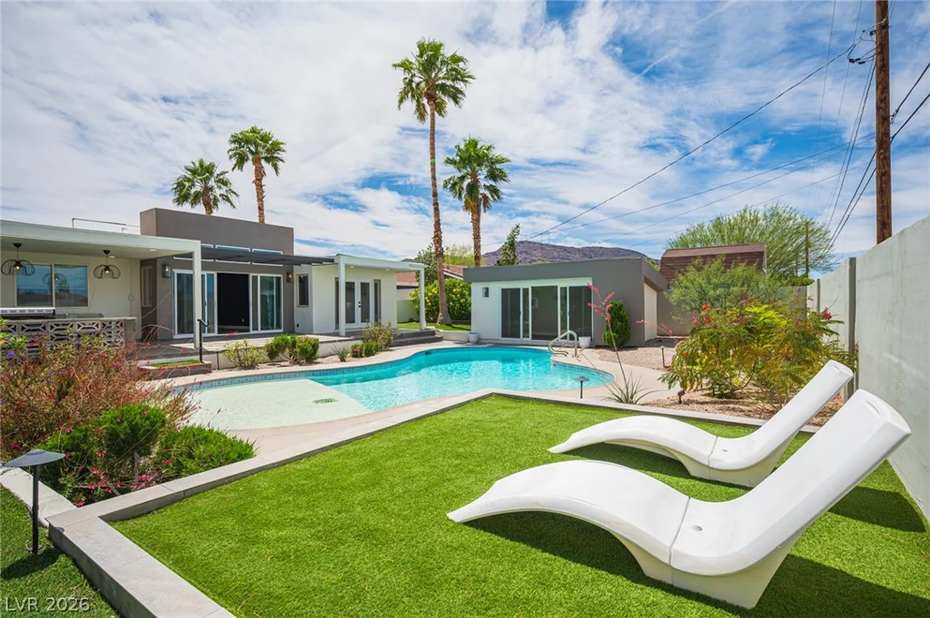 330 Country Club, Henderson, NV 89015