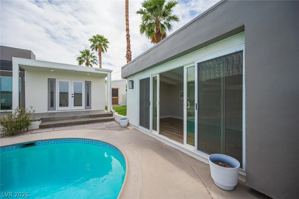 330 Country Club, Henderson, NV 89015