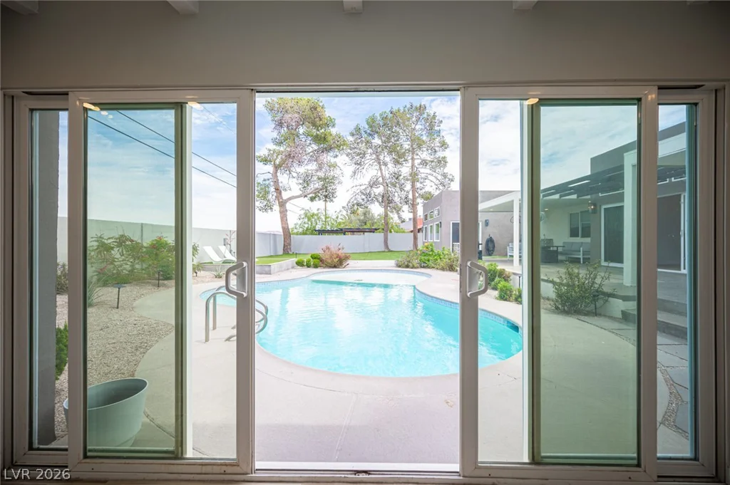 330 Country Club, Henderson, NV 89015
