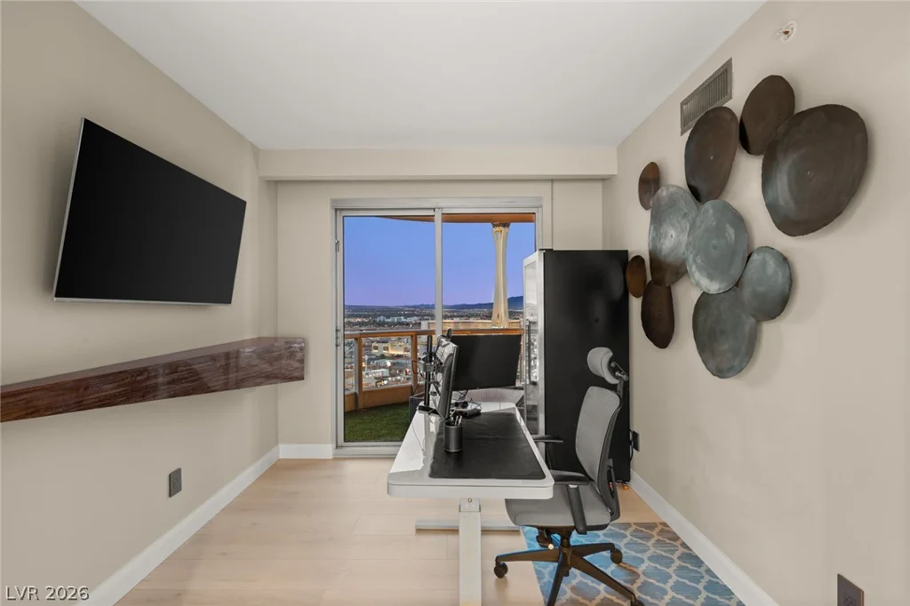322 Karen, Las Vegas, NV 89109