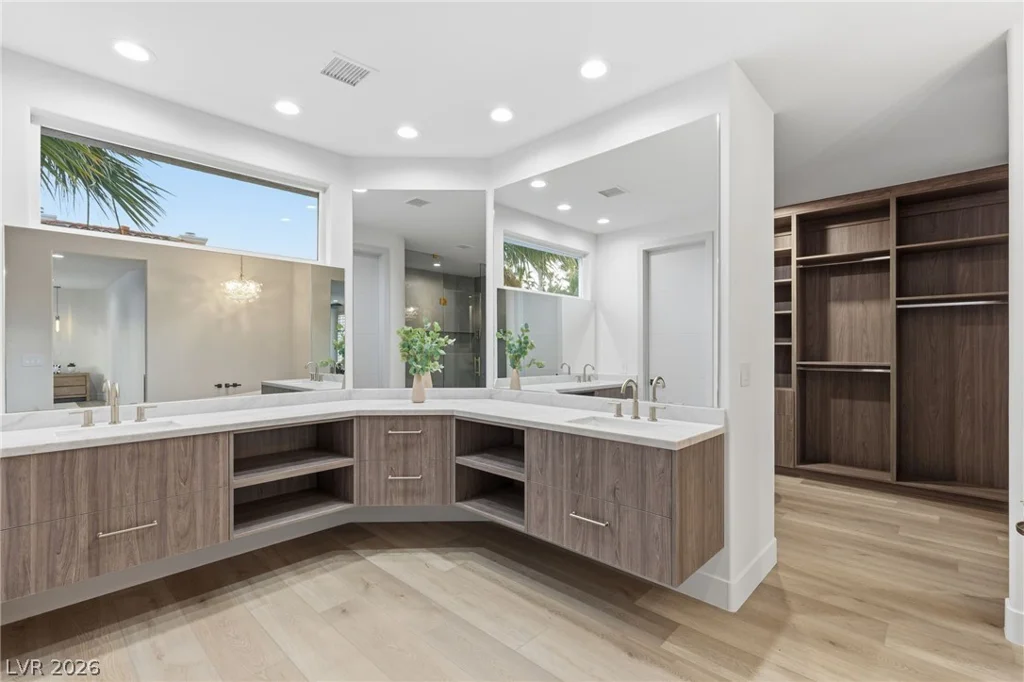1905 Iron Ridge, Las Vegas, NV 89117
