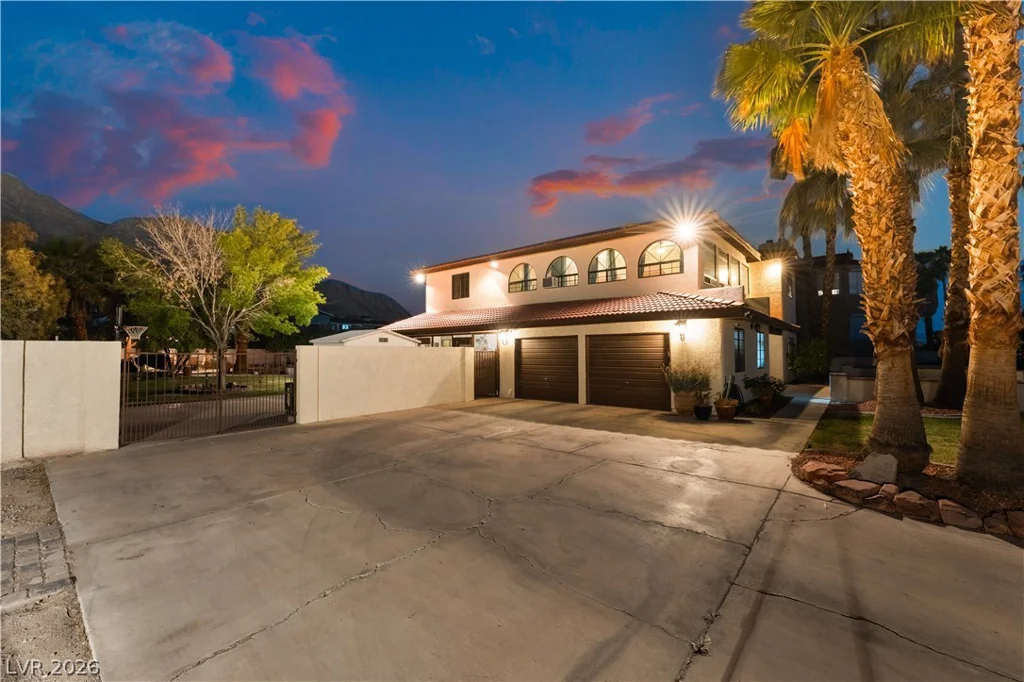 542 Radwick, Las Vegas, NV 89110