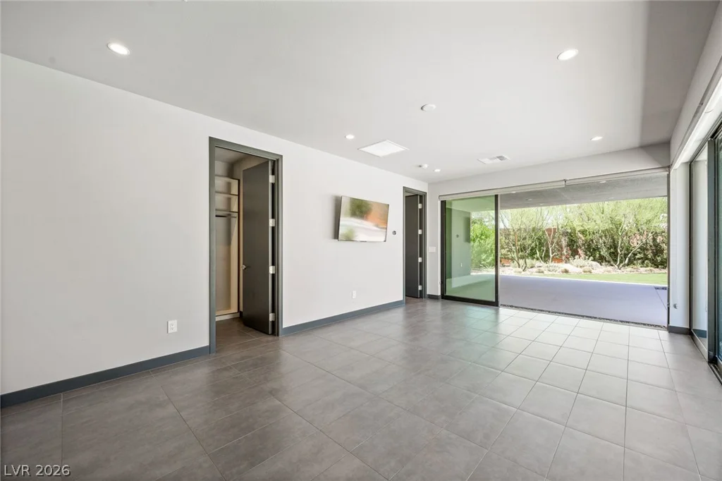 7389 Olive Creek, Las Vegas, NV 89117