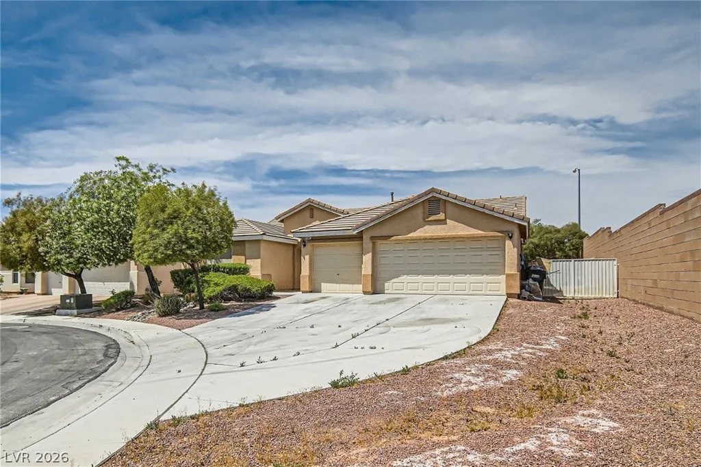 7141 Longhorn Cattle, North Las Vegas, NV 89084