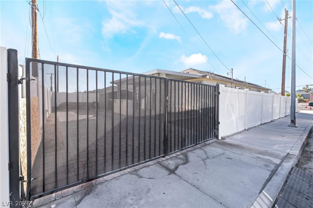 878 Lake Mead, Las Vegas, NV 89106