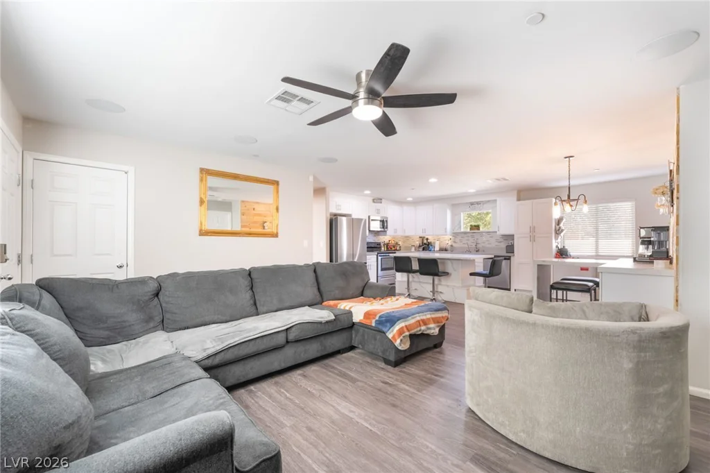 878 Lake Mead, Las Vegas, NV 89106