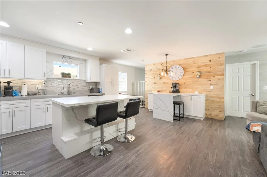 878 Lake Mead, Las Vegas, NV 89106