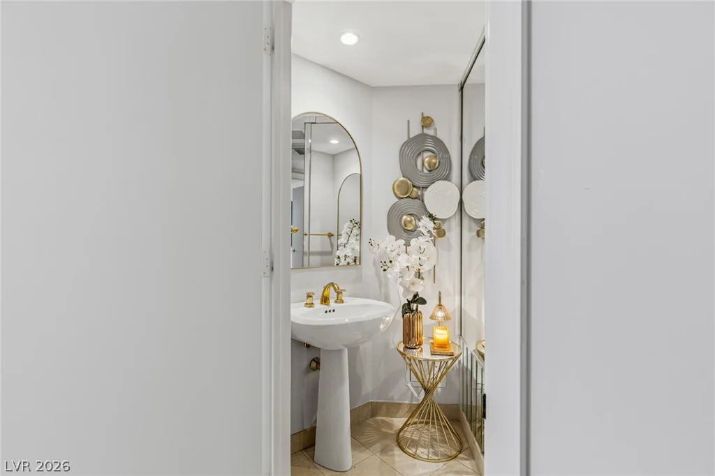 2877 Paradise, Las Vegas, NV 89109