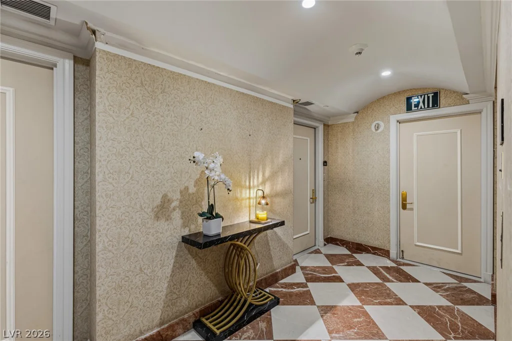 2877 Paradise, Las Vegas, NV 89109
