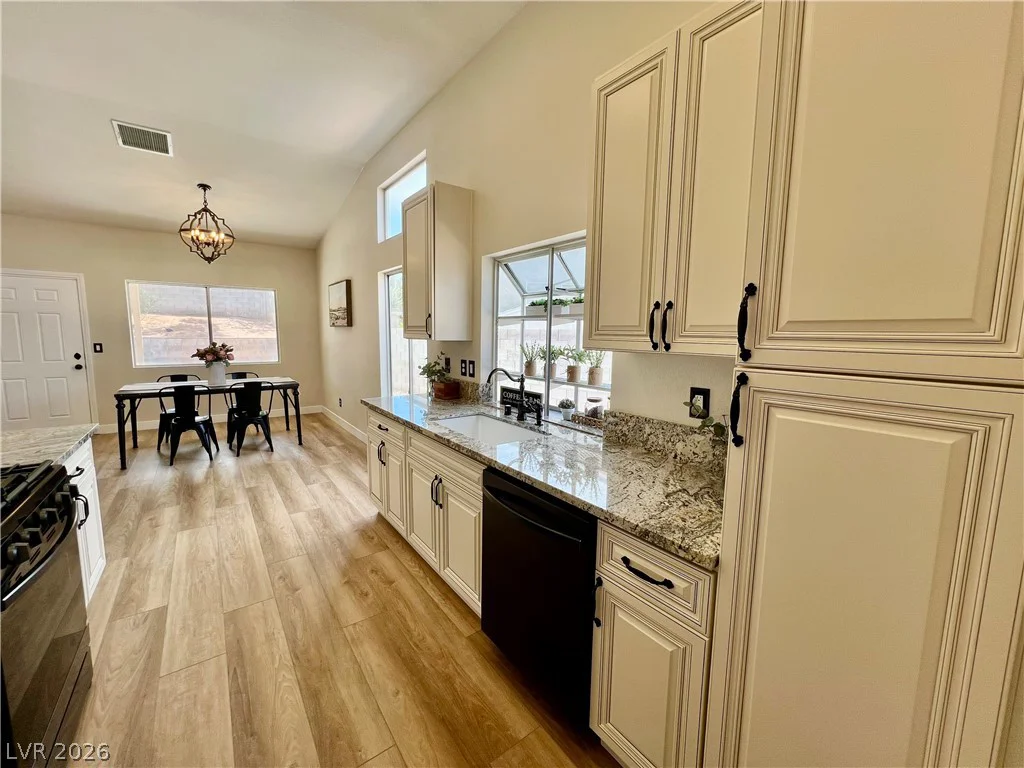 2052 Angel Falls, Henderson, NV 89074