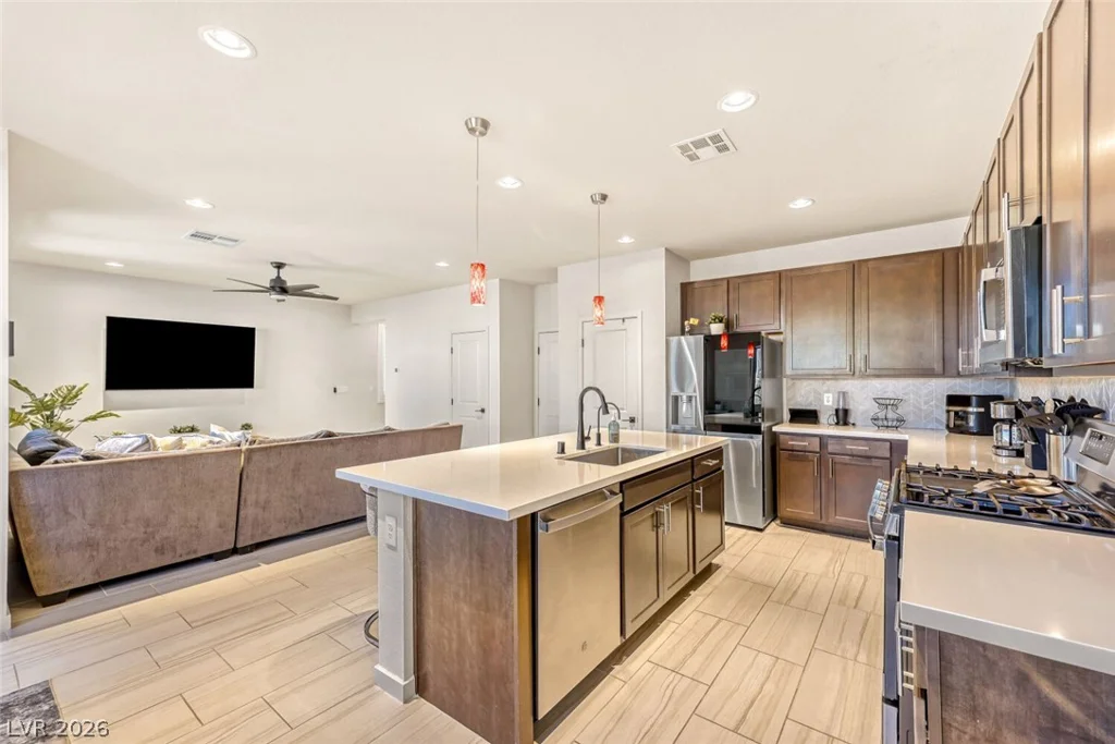 9702 Sapphire Rim, Las Vegas, NV 89148