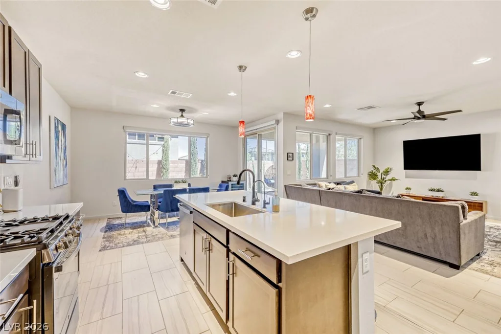 9702 Sapphire Rim, Las Vegas, NV 89148