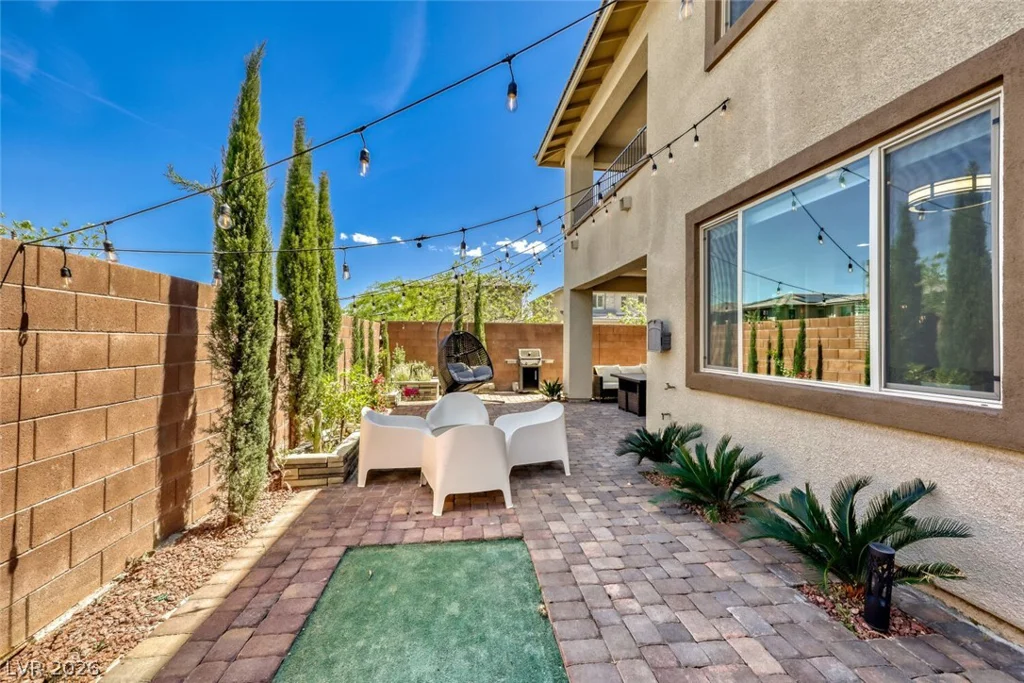 9702 Sapphire Rim, Las Vegas, NV 89148