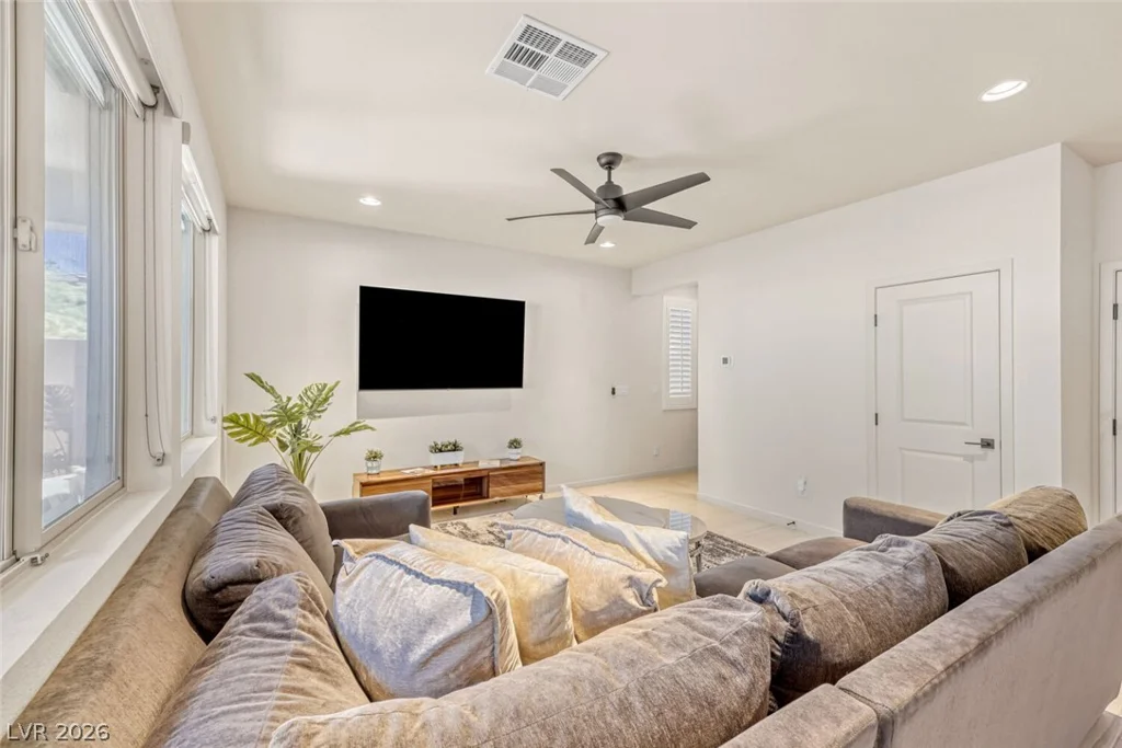 9702 Sapphire Rim, Las Vegas, NV 89148