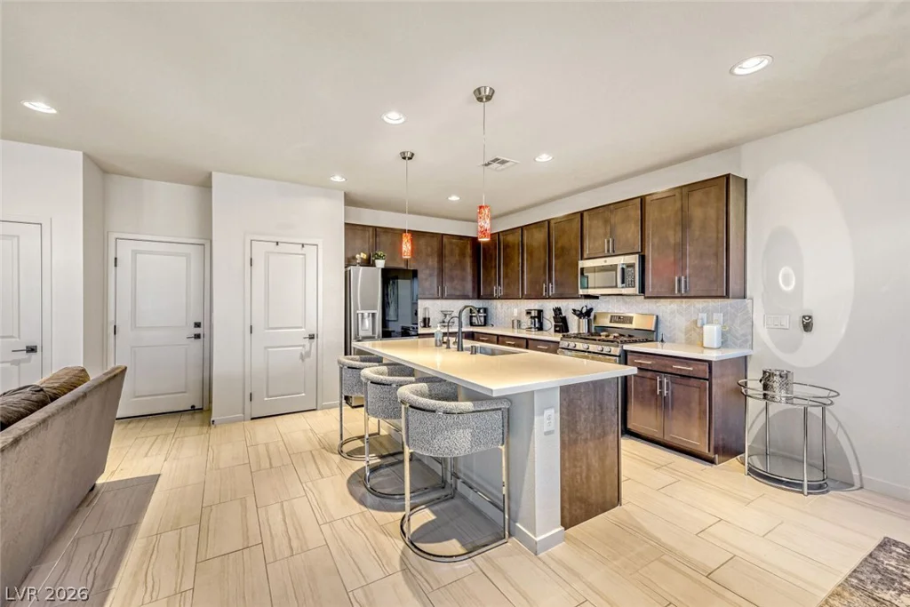 9702 Sapphire Rim, Las Vegas, NV 89148