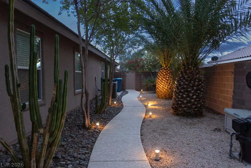 6012 Chessington, Las Vegas, NV 89131