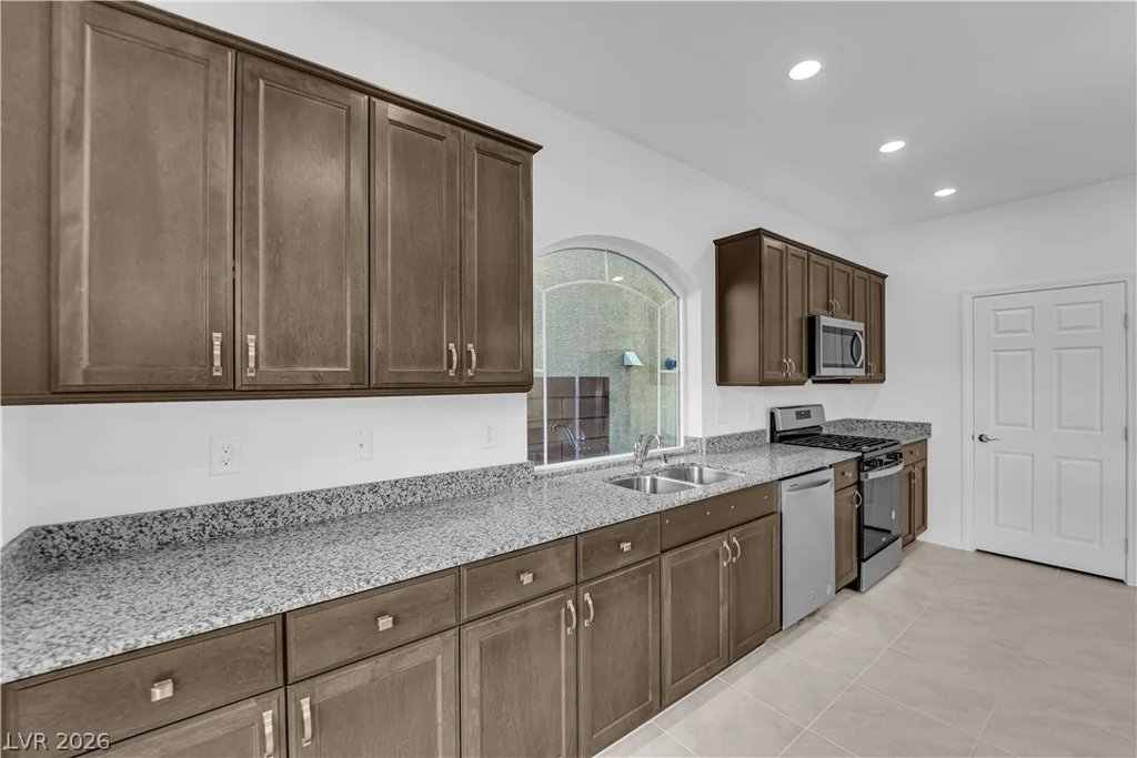 6142 Kelson Creek, Las Vegas, NV 89118