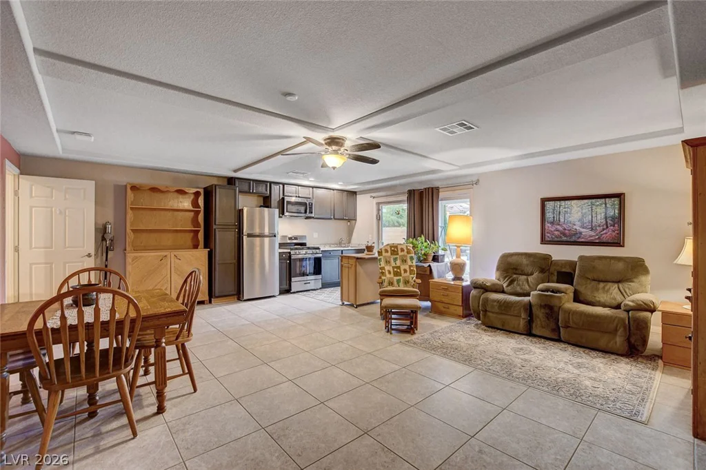 9656 Paraiso Springs, Las Vegas, NV 89139
