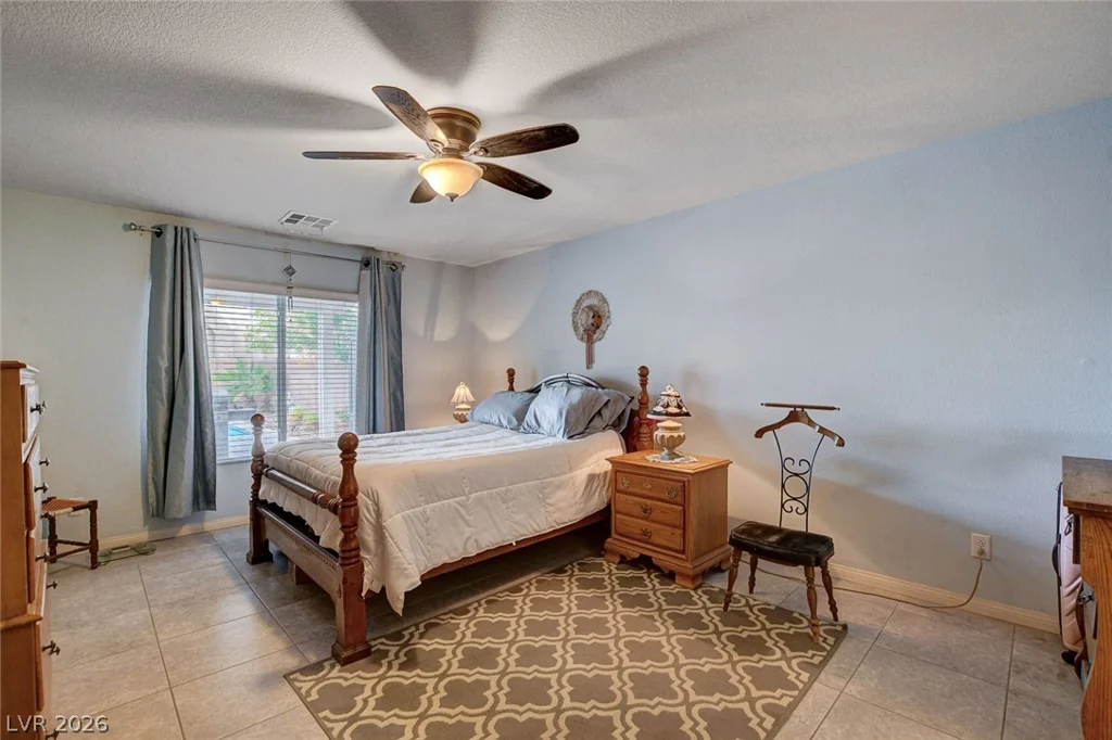 9656 Paraiso Springs, Las Vegas, NV 89139