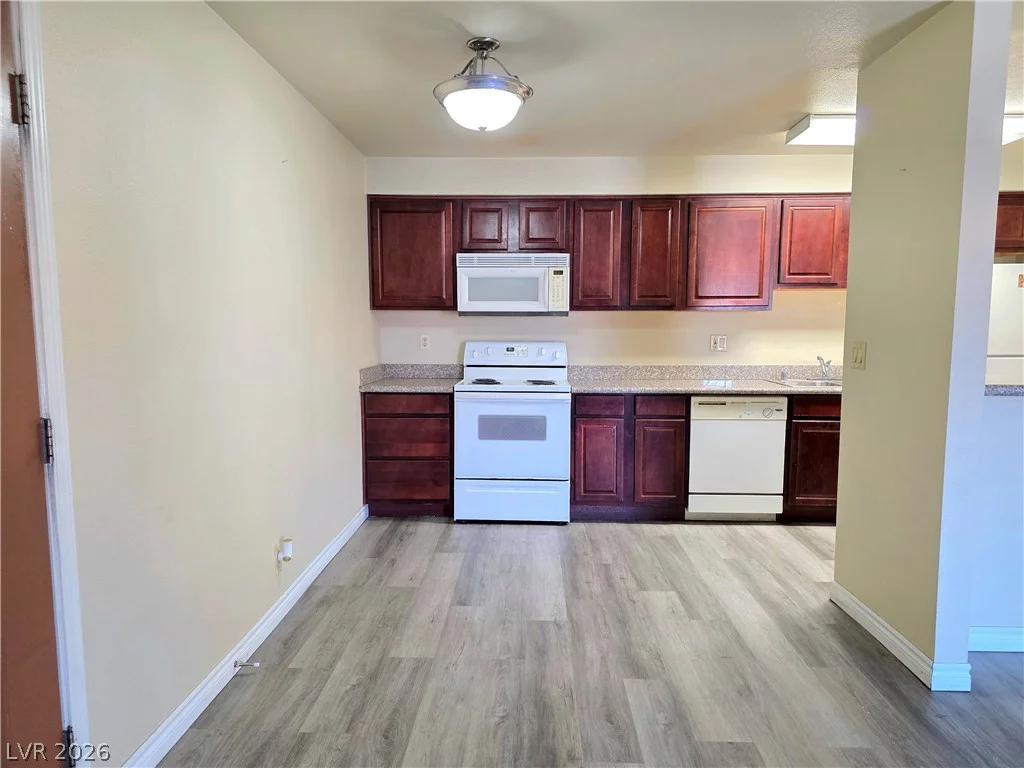 5121 River Glen, Las Vegas, NV 89103