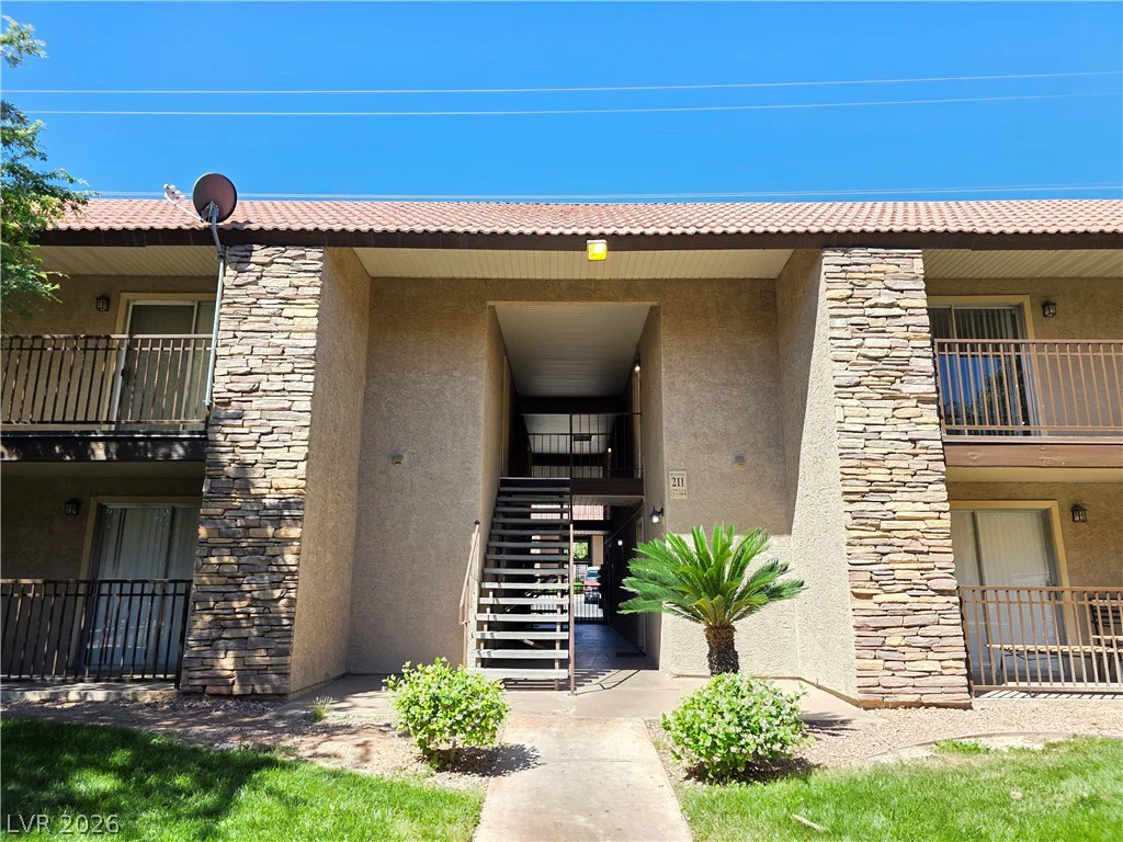 5121 River Glen, Las Vegas, NV 89103
