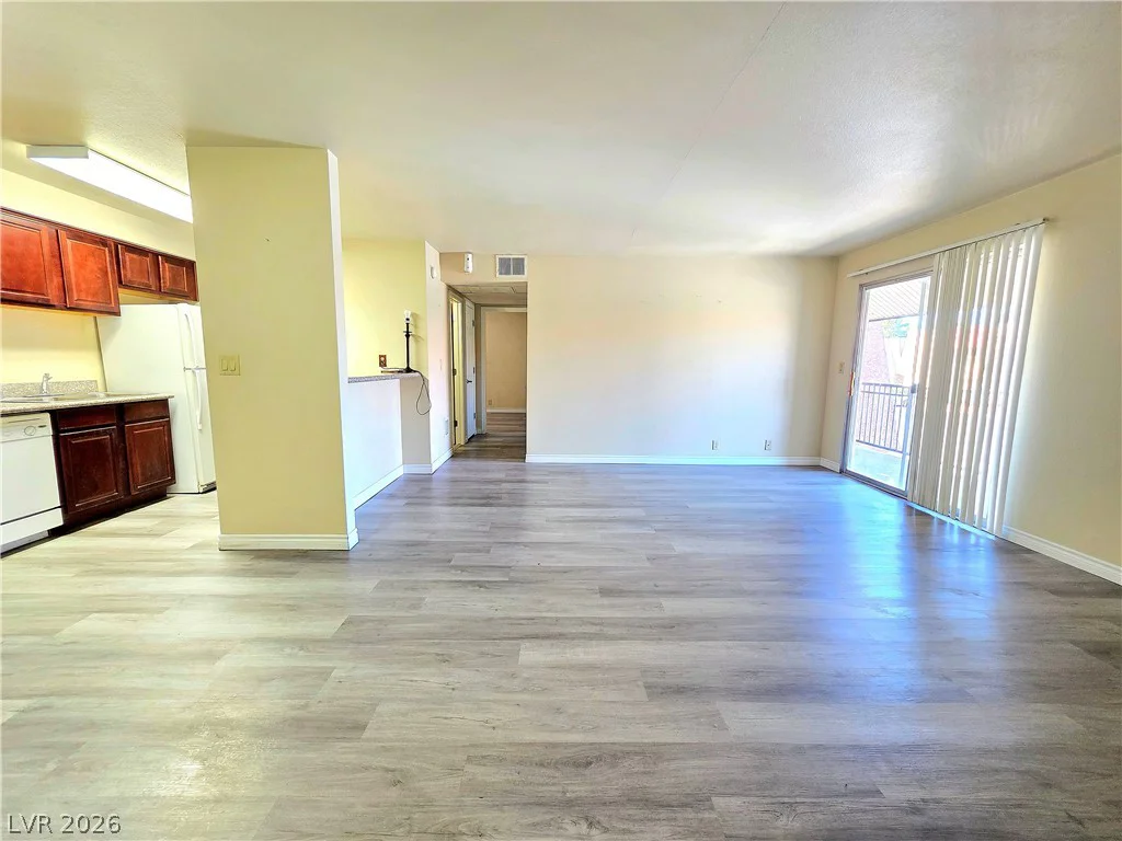 5121 River Glen, Las Vegas, NV 89103