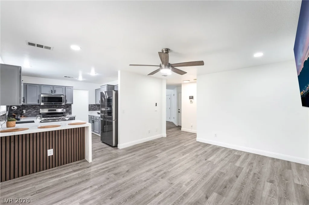 9433 Oxford Wine, Las Vegas, NV 89129