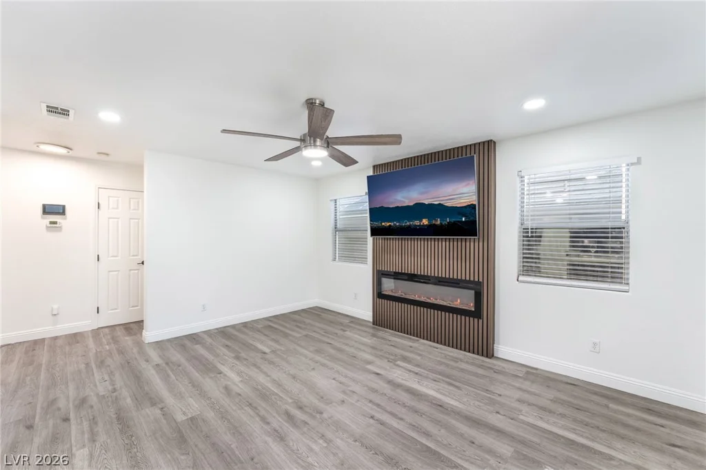 9433 Oxford Wine, Las Vegas, NV 89129