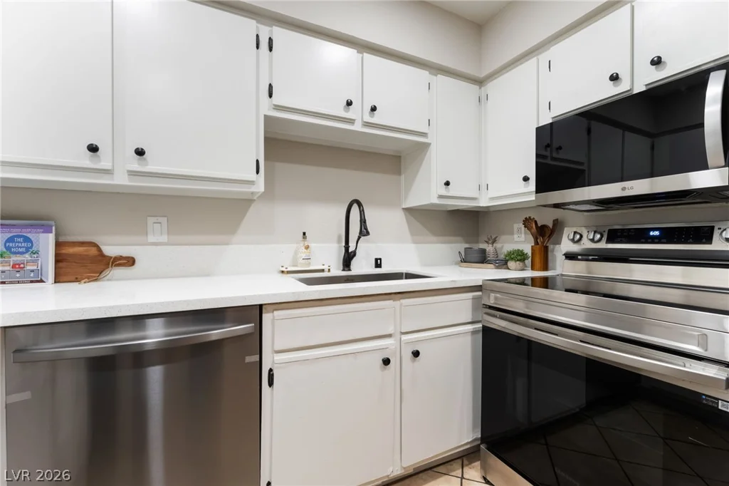 3151 Soaring Gulls, Las Vegas, NV 89128