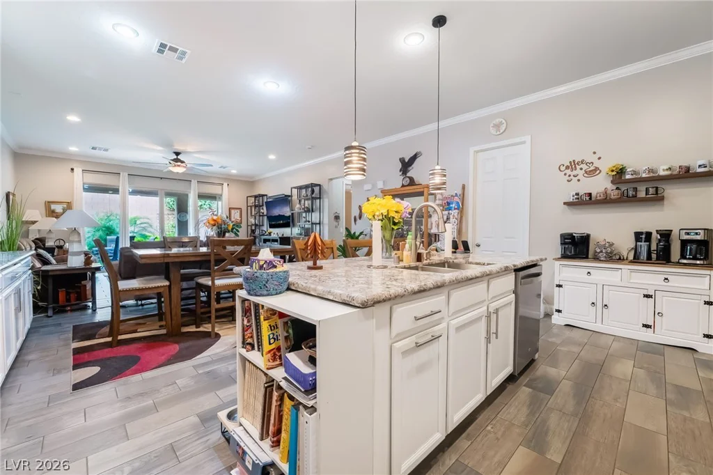 8651 Loretta Bay, Las Vegas, NV 89178