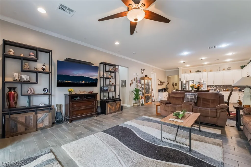 8651 Loretta Bay, Las Vegas, NV 89178