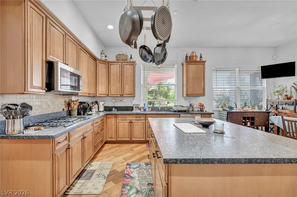 7008 Manzanares, North Las Vegas, NV 89084