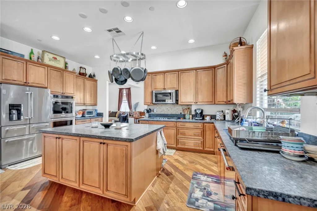 7008 Manzanares, North Las Vegas, NV 89084