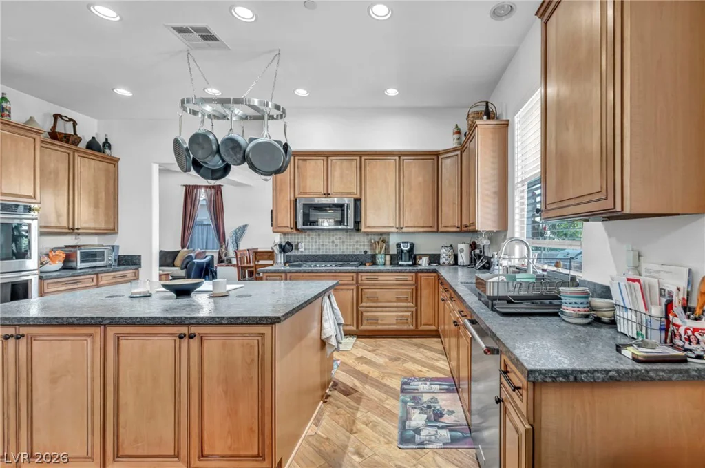 7008 Manzanares, North Las Vegas, NV 89084