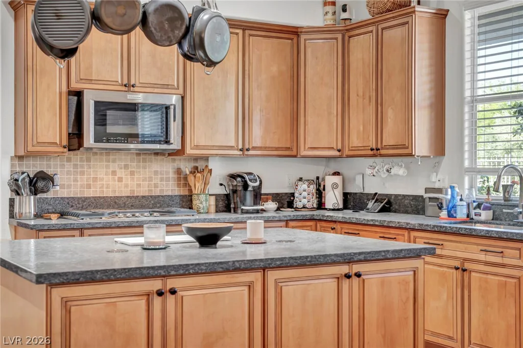 7008 Manzanares, North Las Vegas, NV 89084
