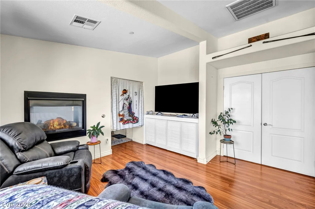 7008 Manzanares, North Las Vegas, NV 89084